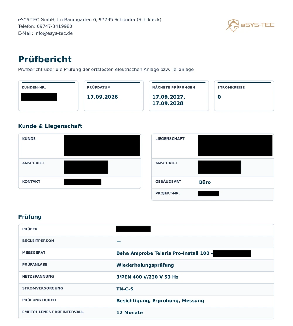 Erste Seite eines Prüfberichts aus eSYS Go mit Briefkopf von eSYS-TEC, Prüfdatum, Kunde und Liegenschaft geschwärzt, Prüfangaben
